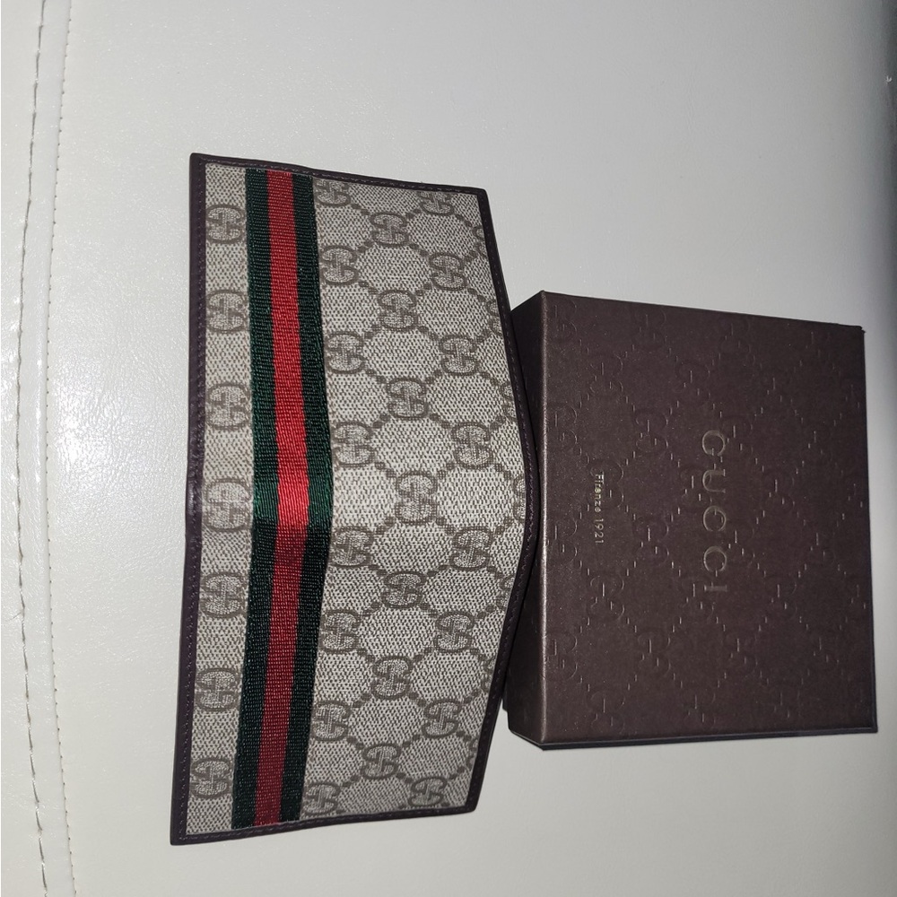 NEW. Vintage Gucci Monogram Wallet with Green and Red Stripe